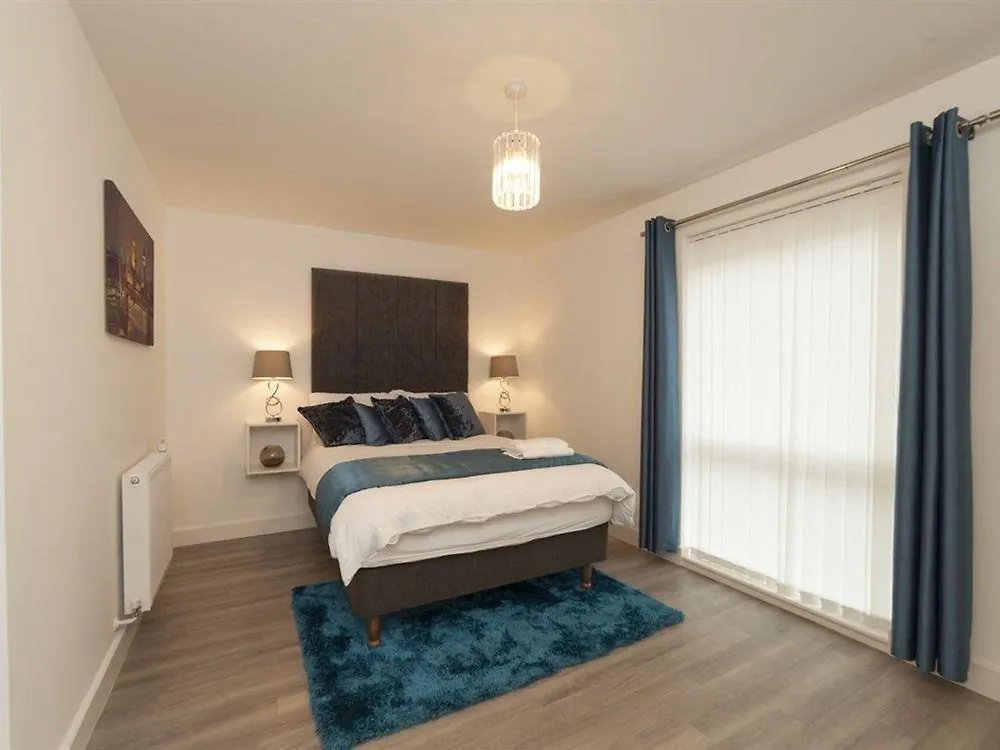 In2 London Apartment 0*,